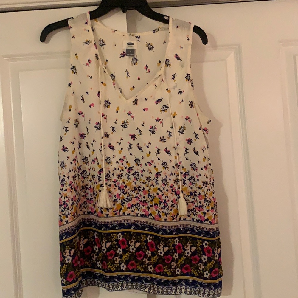 Flowery Old Navy tank top, Size M